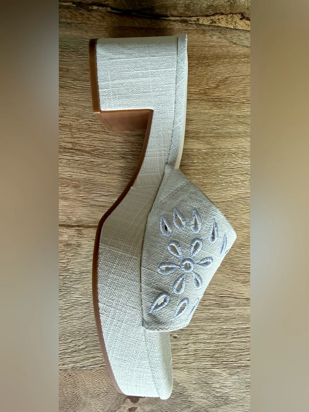 Copper Key Cream Embroidered Platform Sandals Women’s 10